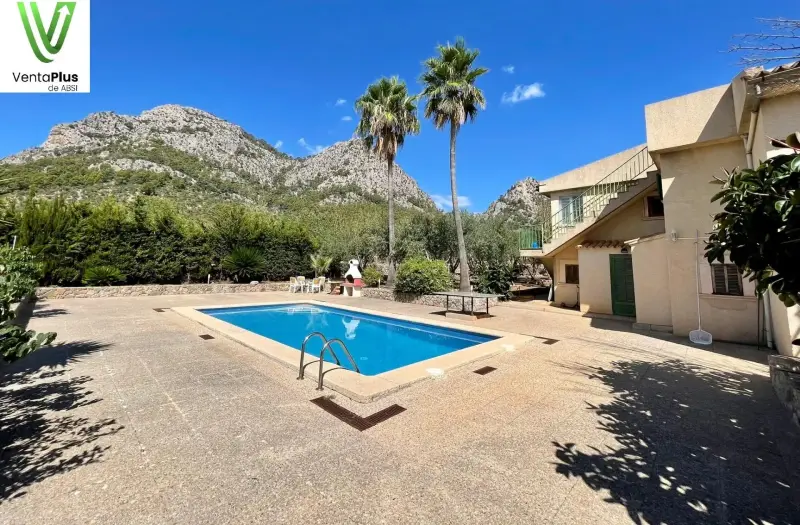 Casa rural en venta con piscina y 3.525 m² de terreno en Bunyola, Mallorca.
